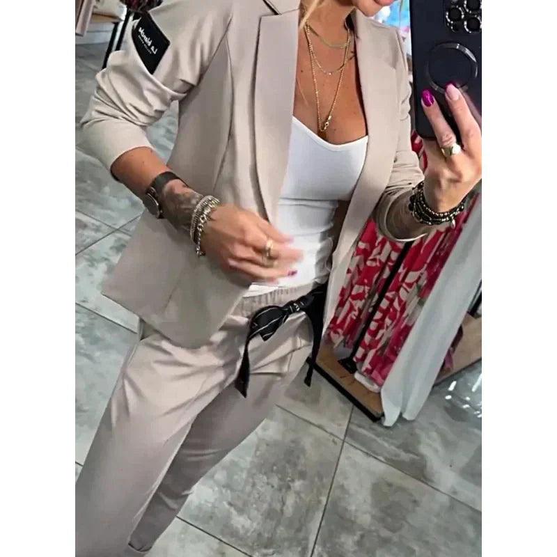 Angelina 2 piece Set Consisting of a casual blazer and trousers