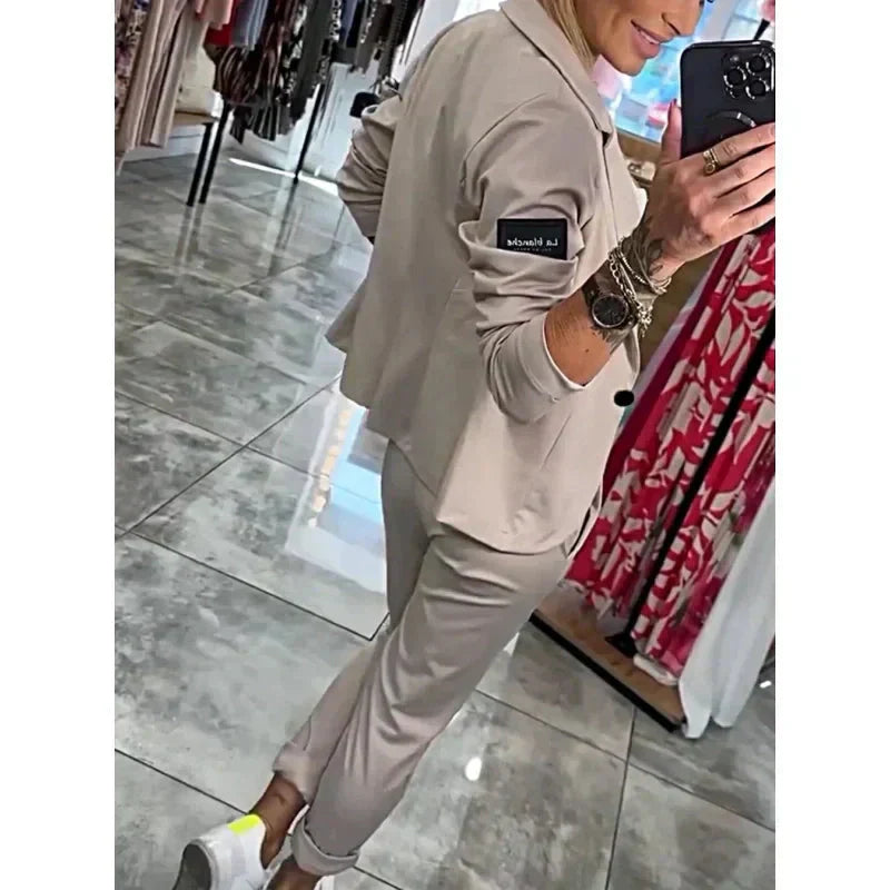 Angelina 2 piece Set Consisting of a casual blazer and trousers